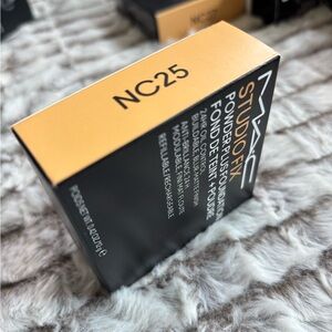 MAC Cosmetics Studio Fix Powder - NC25